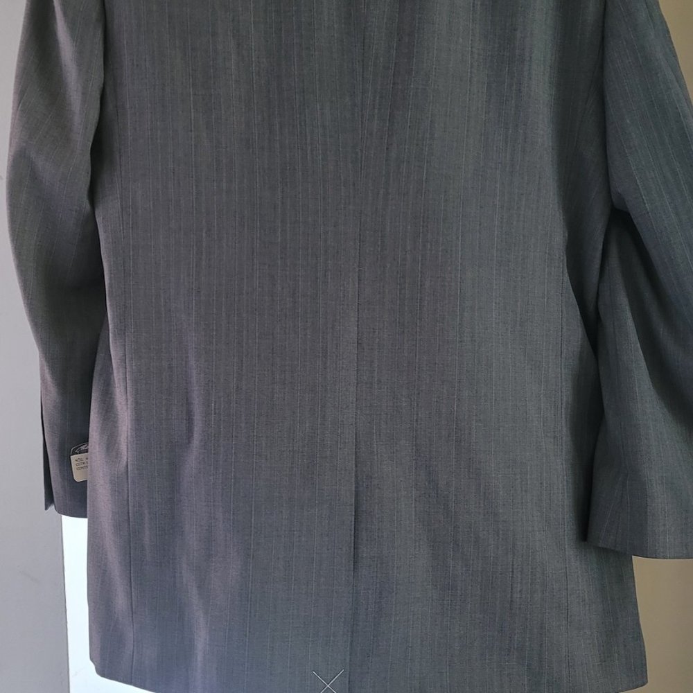Charcoal Gray Men's tailored suit NWOT - Picture 9 of 12